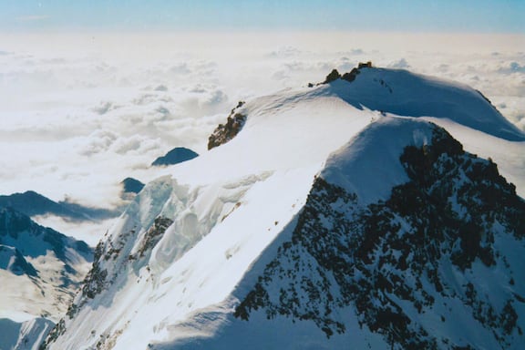 Blick von der Dufourspitze auf die Zumsteinspitze mit der Signalkuppe