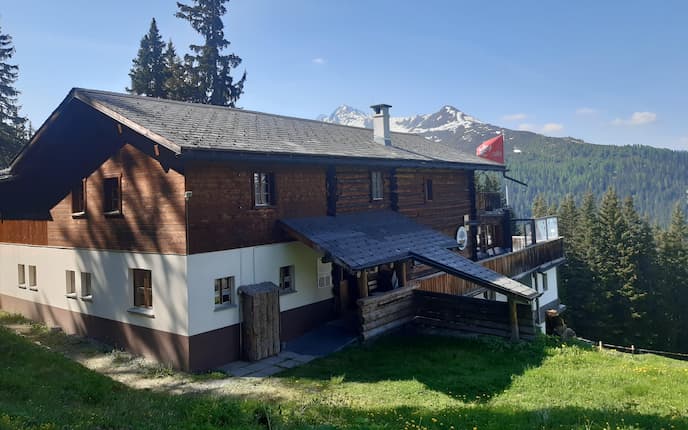 Das Berggasthaus Naturfreunde Davos liegt hoch über Davos.