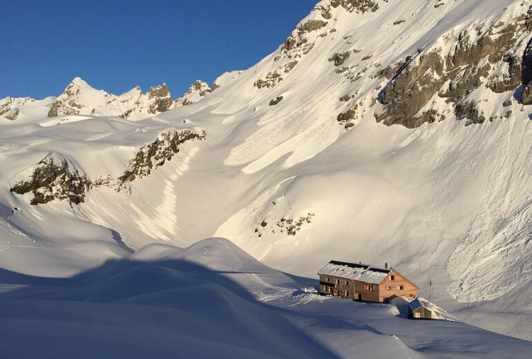 Claridenhütte im Winter