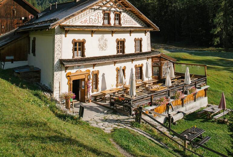 Hof Zuort am Ende des Val Sinestra in Graubünden