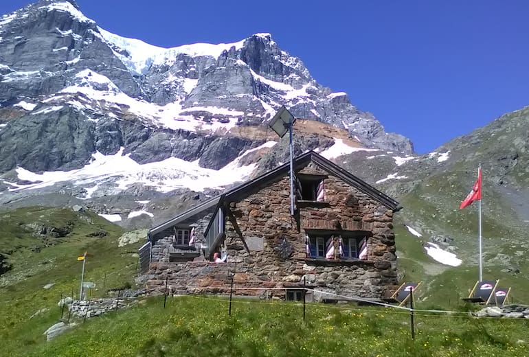 Die Fridolinshütte befindet sich im Süden des Kanton Glarus (Glarner Alpen). 