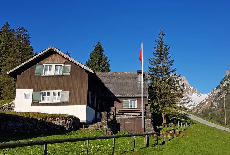 Das Naturfreundehaus Tannhütte liegt am Sämtiersee im Kanton Appenzell Innerrhoden. 