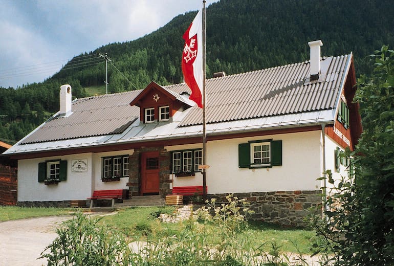 Die Talhütte Zwieselstein liegt in der Tiroler Ortschaft Zwieselstein zwischen Sölden und Gurgl in den Ötztaler Alpen. 