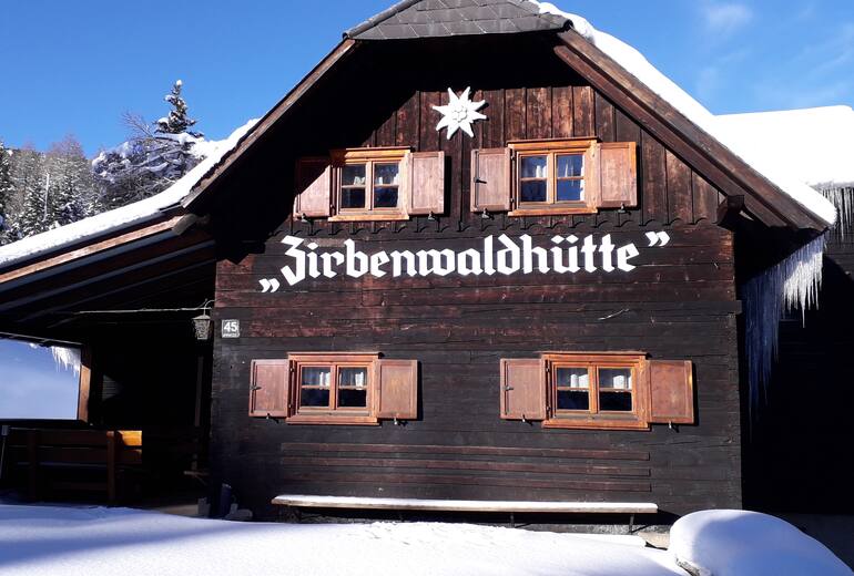 Die Zirbenwaldhütte ist eine urige und gemütliche Selbstversorgerhütte im steirischen Gebiet der Lavanttaler Alpen.