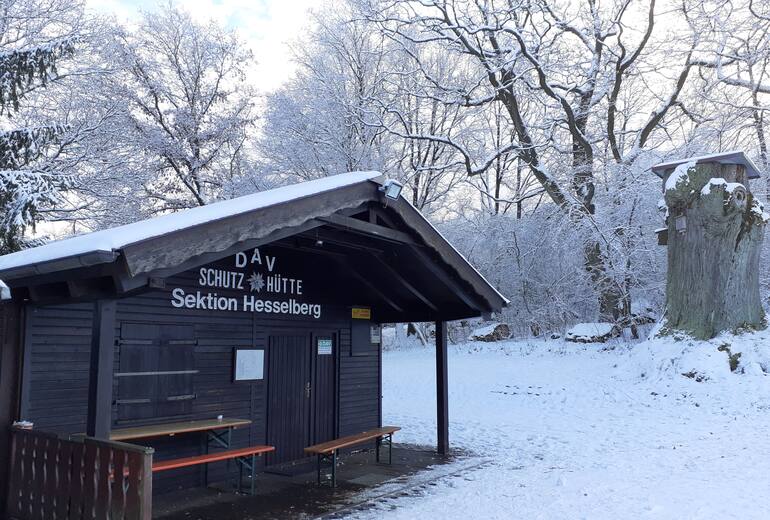 Im Winter wird die Hütte als kleine Raststätte geführt.