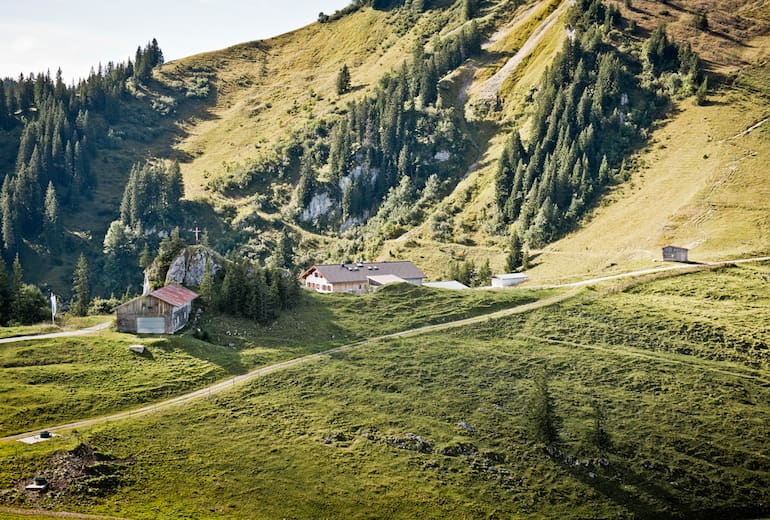 Das Wallberghaus thront hoch über dem Tegernsee.