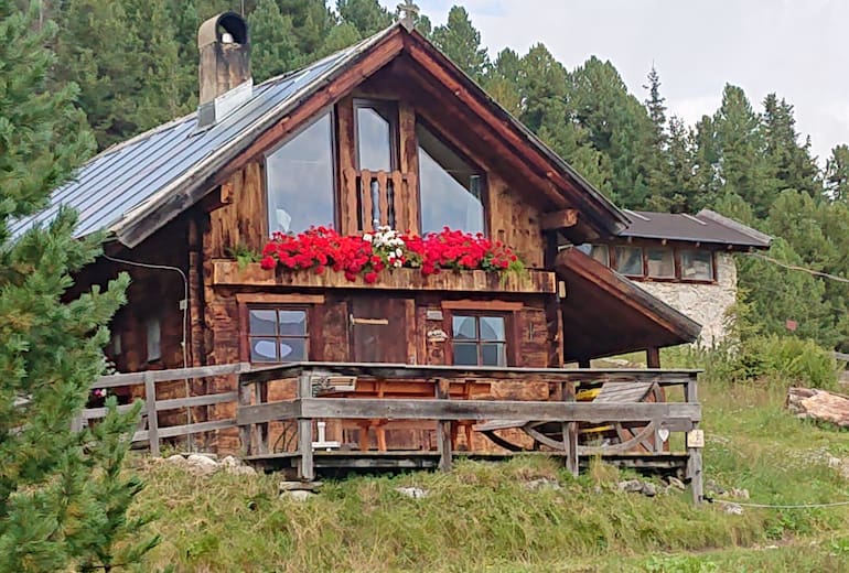 Die Mittergrathütten sind zwei modern ausgerüstete Selbstversorgerhütten für 30 Personen in Kühtai