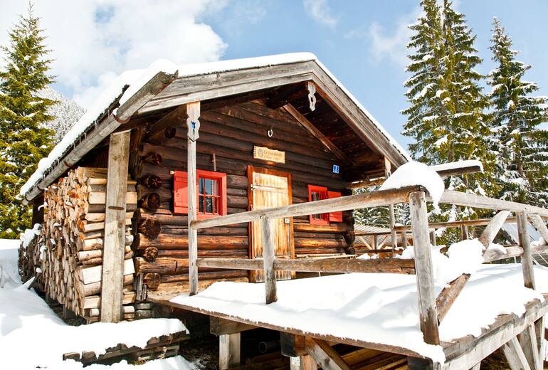 Auch im Winter können ab der Hütte viele Touren unternommen werden.