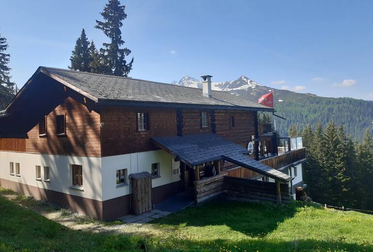 Das Berggasthaus Naturfreunde Davos liegt hoch über Davos.