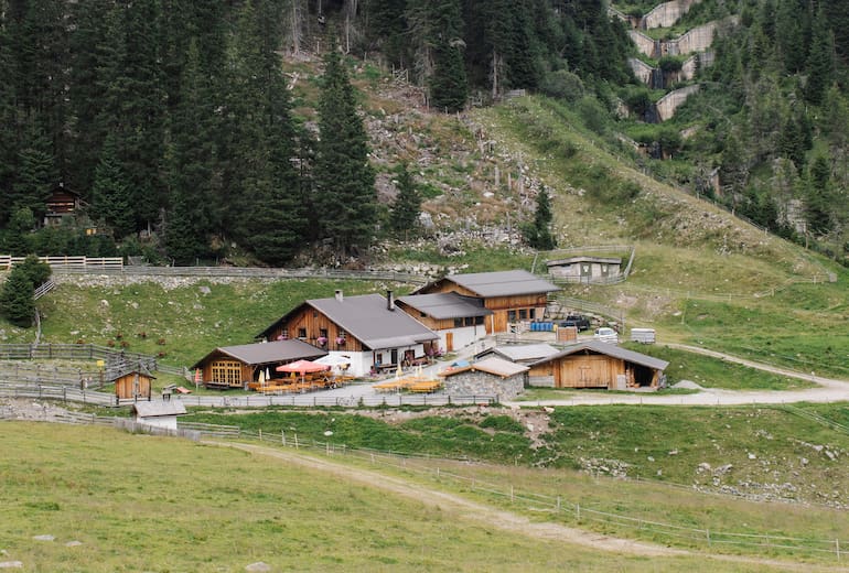 Die Inzinger Alm auf 1.641m Höhe im Tiroler Oberland