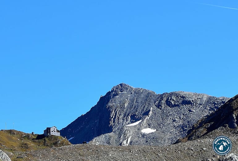 Die Lenkjöchlhütte steht im hinteren Ahrntal in Südtirol und im nördlichsten Zipfel von Italien.