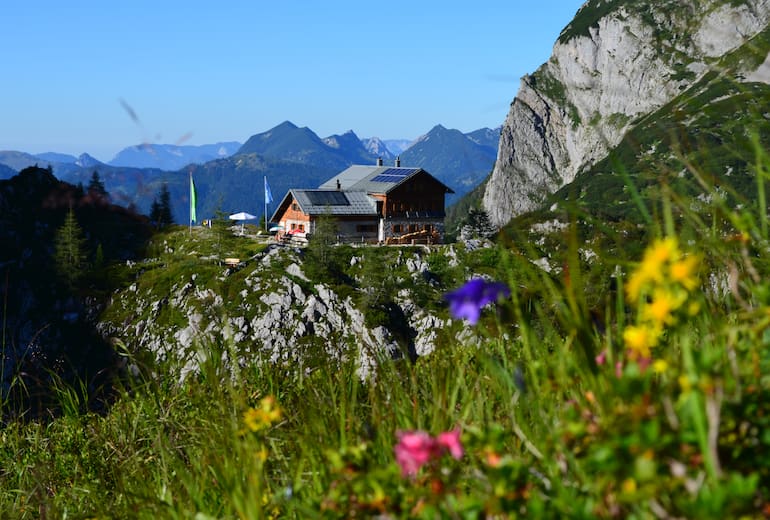 Die Laufener Hütte (1.726 m) im Salzburger Tennengebirge am Fuße des Fritzerkogels