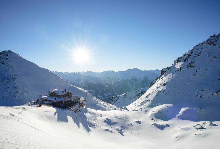 Die Wedelhütte oberhalb von Kaltenbach im Zillertal im Winter