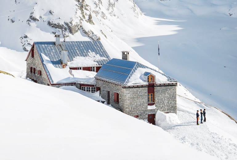 Start zur Skitour an der Fornohütte